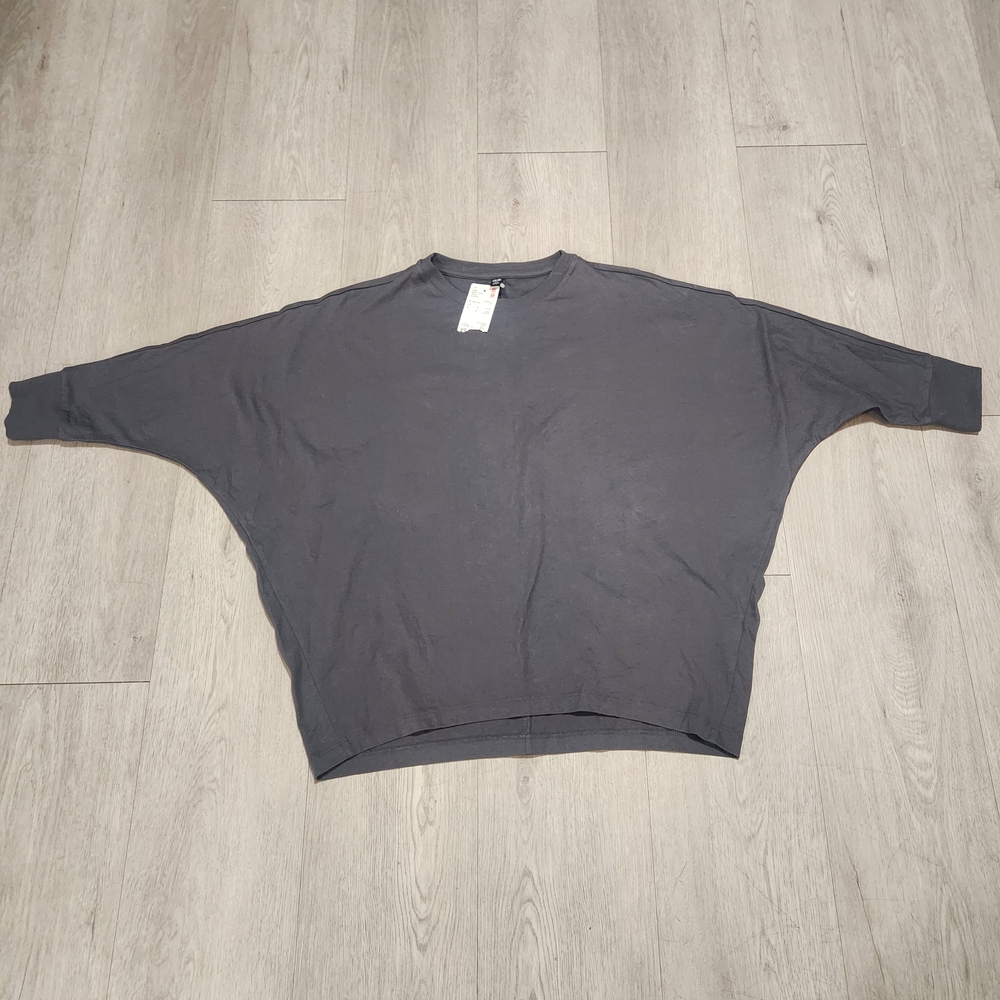 Uniqlo Gray Oversized Batwing Sweater. Cozy Lounge Wear. Cottage Core. Basic